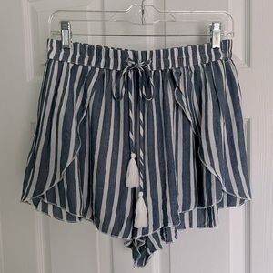 NWT! AEO HIGH WAISTED FLOWY DOLPHIN SHORT :: SIZE LARGE :: BLUE & WHITE